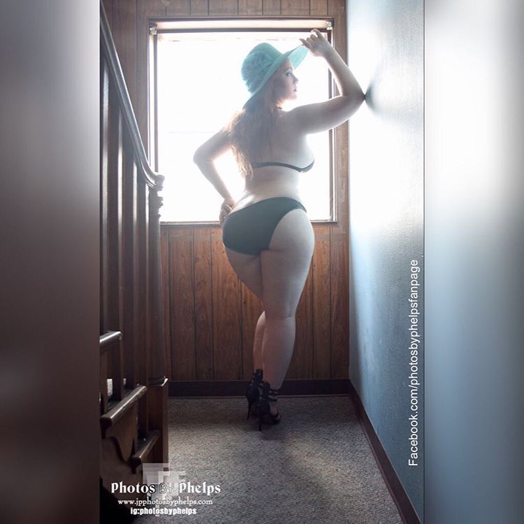 Bethany @imagine_bethany  in natural light working the figure #bikini #ashley  #booty