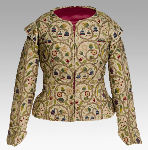 tiny-librarian:This woman’s waistcoat, dating from about 1615-18, is made of linen and embroidered w