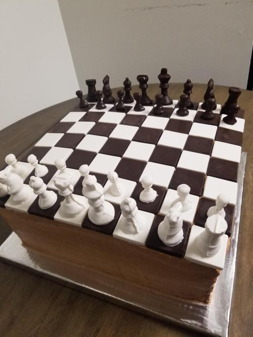 swankydesserts:I made my chess aficionado boyfriend this entirely edible chessboard cake for his bir