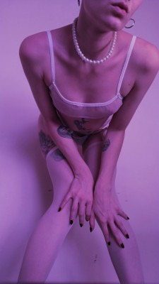 undefined-pleasures:🌙                        sweetest girl on town                        🌙more of this set