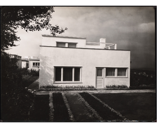 Hans Poelzig, works for Weissenhof Estate, 1926-1927. Single family, two-story home with a winter ga