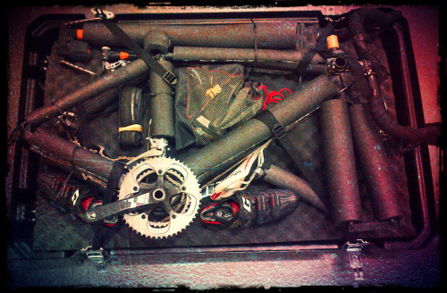 rollingcowboys:  Altamira’s all packed and ready for her cross globe extravaganza. Entire bike inclu