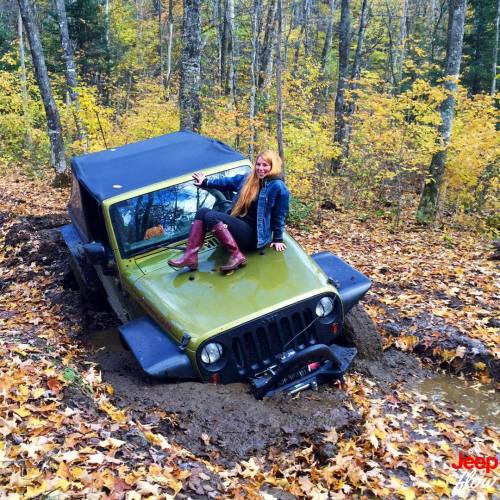 jeepflow:  Check out @karianneviens needing a little help with her jeep. #jk #jeep #jeeps #rubicon #jeepgirlfridays #JEEPFLOW  OOPS!!