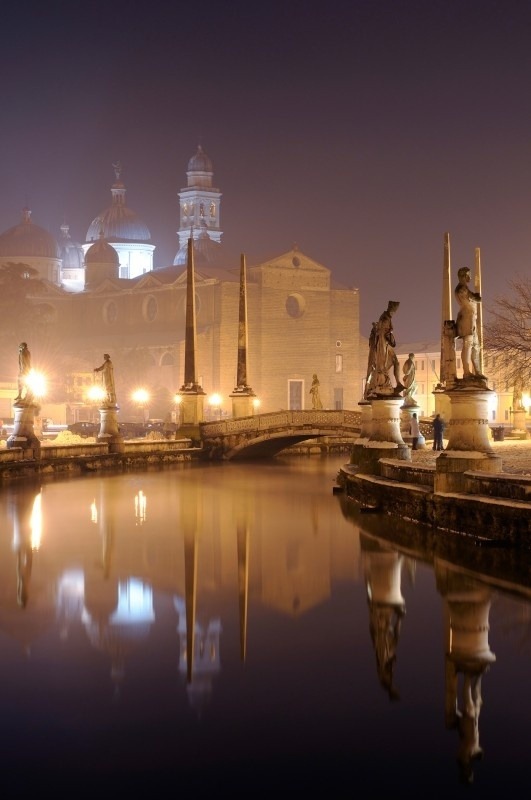 bluepueblo:  Foggy Night, Padua, Italy photo via joyce 