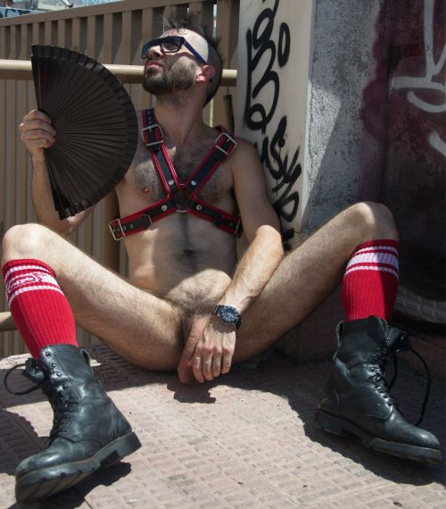 crazyoveruncut:roughtradingpost: Visit The Rough Trading Post! I would love to come across him sitti