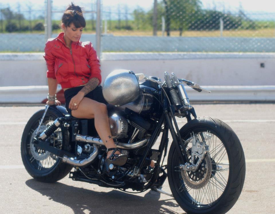 caferacerwomen:  Cafe Racer Design // @caferacerdesignCafe Racer Women // @caferacerwomen