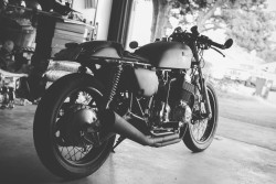 blogblogblooog:  Honda CB750 by olegzharsky