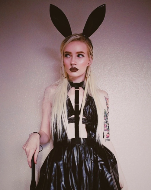 its-queengem: 👻 Hoe-lloween day three - Bondage Bunny 👻 - SOCIALS -Instagram: QueenGem__Twitter: QueenGem__Patreon: QueenGem    😳😳😳