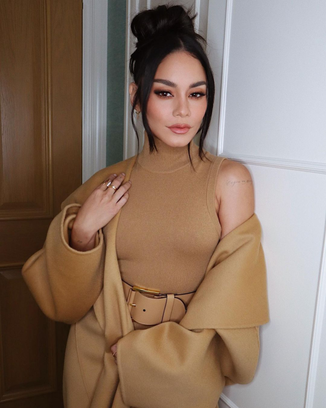 femalestunning:vanessahudgens: Cozyyyy