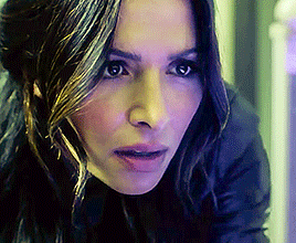 i-am-roadrunner:Sarah Shahi as Mara Kint in Reverie - NBC’s New Thriller (Sneak Peek) [x]
