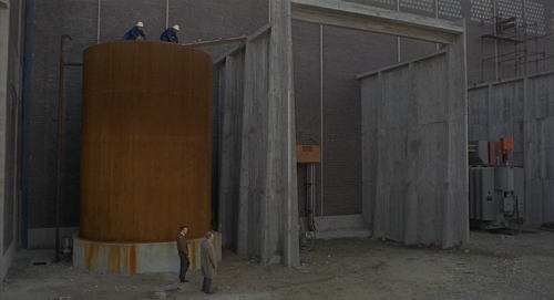 thedressonthechair:  Building the environment: in a film where the industrial defines and affec