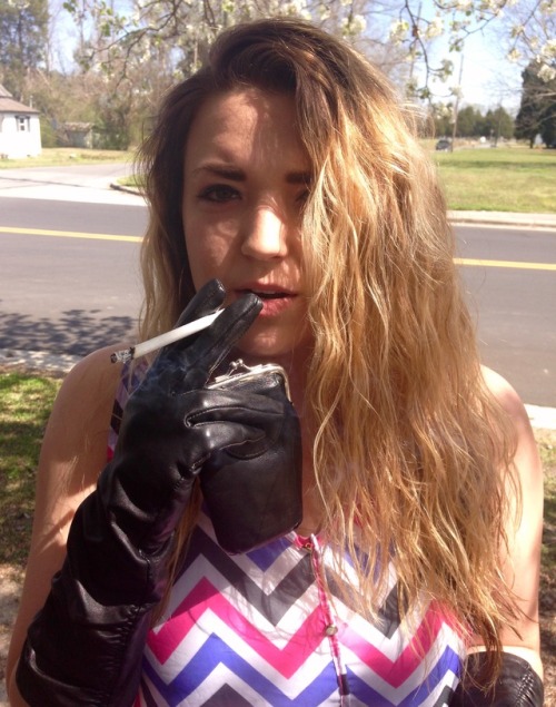 leathersmoke81:Kelsi - her first VS120 in black leather gloves &amp; cigarette case!