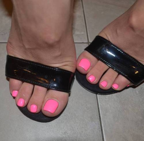 Toes R Us porn pictures
