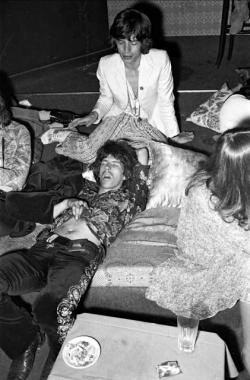 sirpeter64:  Keith Richards passing out at