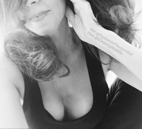 husbandspleasureslut:Hope everyone is staying comfy and cozy this Sunday! A little Cleavage Sunday g