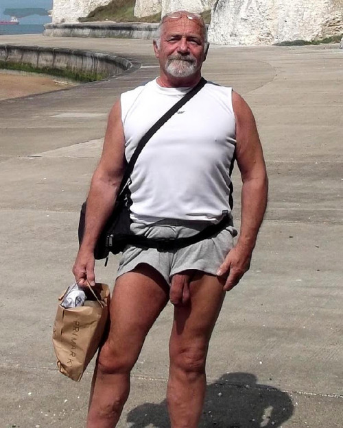 fhabhotdamncobs:  thickbear475:  Just a few Bears and Dads I have been hanging onto  ♂♂