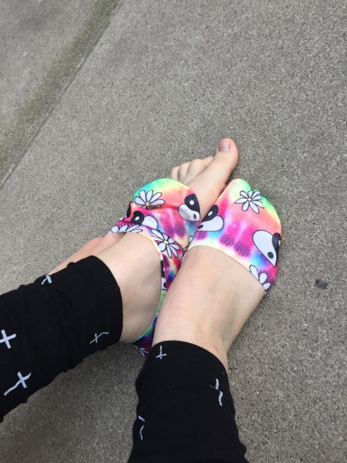spoopyfeets: spoopyfeets: Immediately went on a nature run outside with these cute new tye dye balle