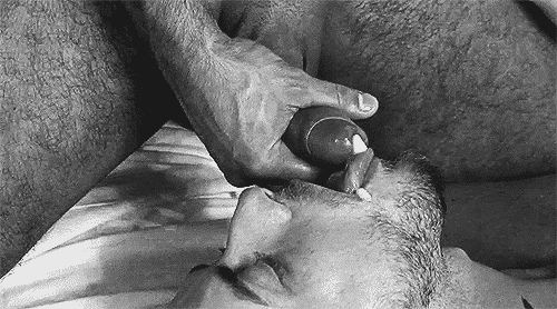 leite-de-macho: cummeaterchicago:  What is an ideal man?  One who is hairy, uncut