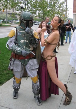 handcuffedonhalloween:Slave Princess Leia being controlled by Boba Fett