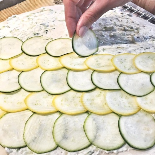 Goat cheese and Zucchini pizza 🍕 celebrating our new president ! 🍾🍾🍾 #homemade #pizza #yummy #cuisine #food #sunday #healthy #veggies #askfortherecipe