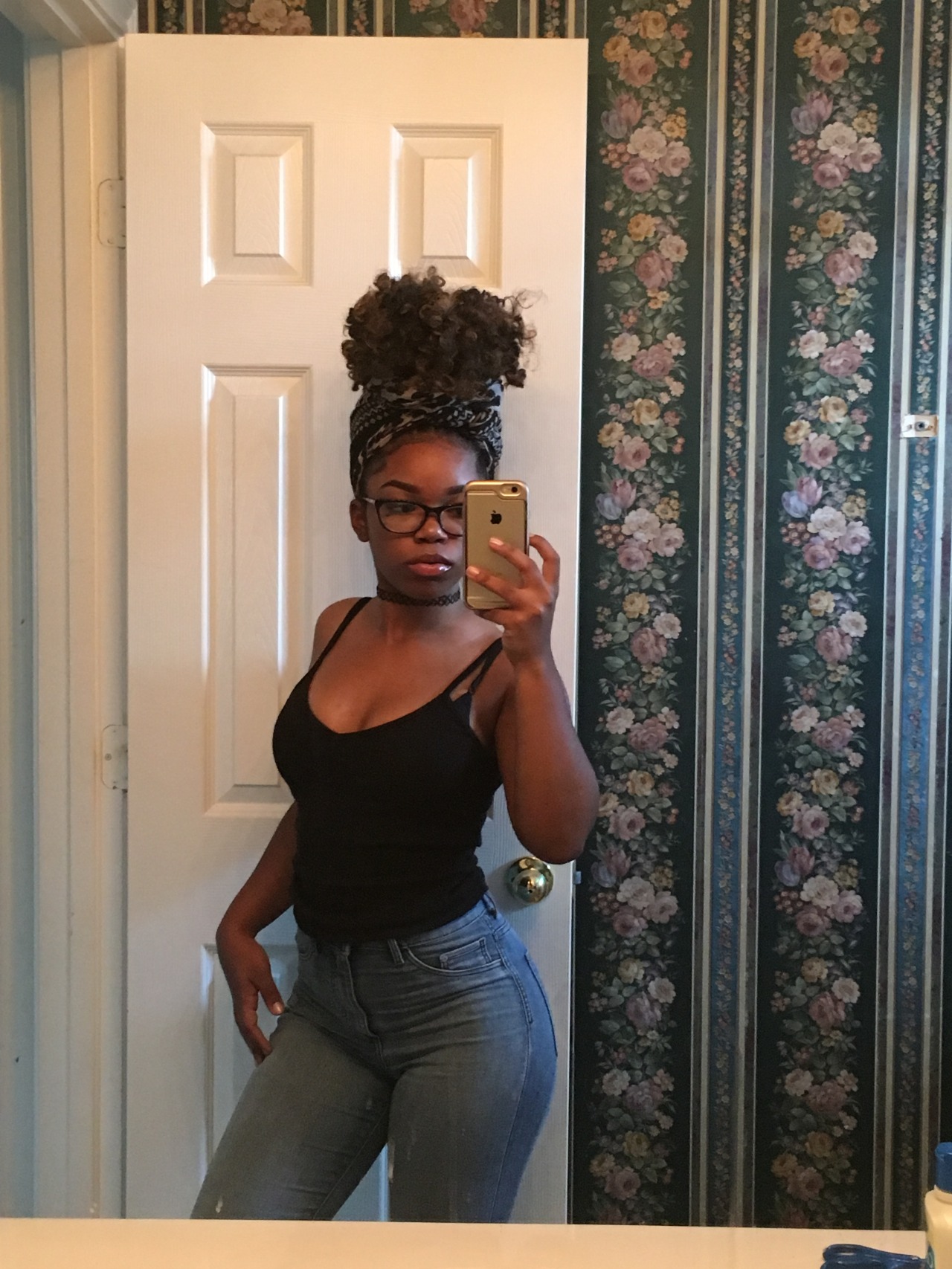 brownbbygirl:  she change ha hair like she change ha clothes 