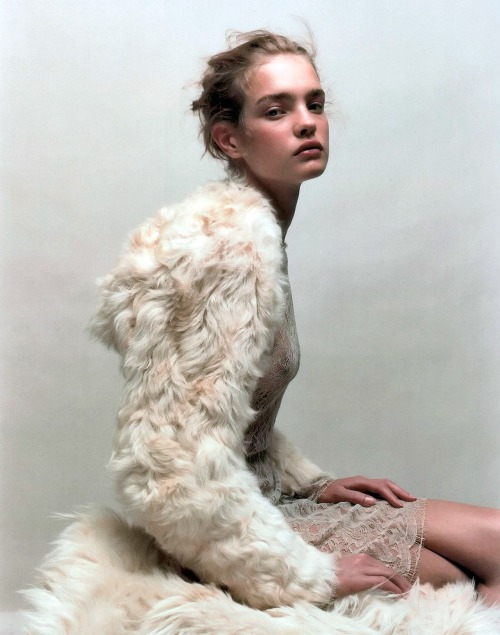 jumblepusher:Jean-Baptiste Mondino. “Doux Comme Un Agneau”. 2002. (Natalia Vodianova, Numéro). 