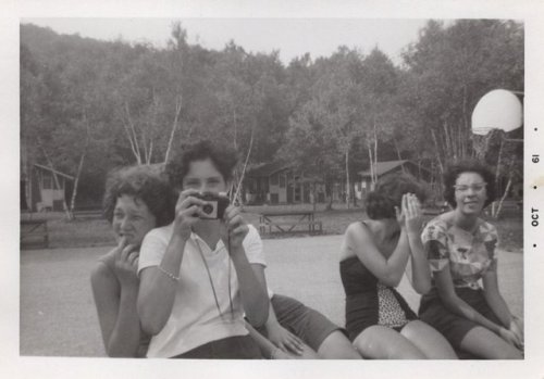 vintageeveryday:50 candid vintage photographs of people with their cameras from the 1950s and ‘60s.