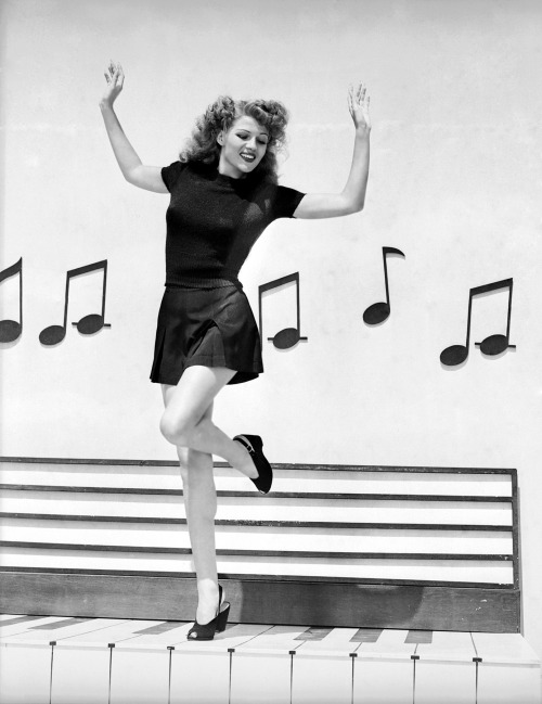 gameraboy:  Rita Hayworth in test photos for “Cover Girl” 