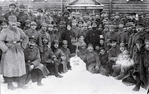 stirringwinds:jewishvirtuallibrary:askhistorians:Jewish soldiers of the Germany army celebrate Hanuk