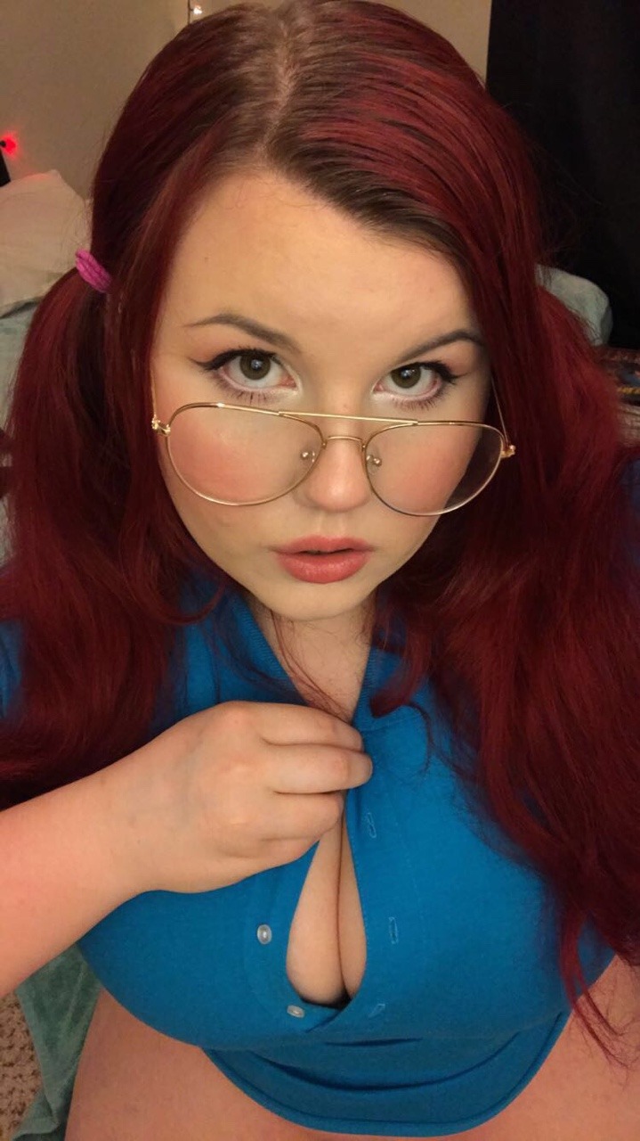 buppygirl:Tonight’s look.. Your GF who works at Best Buy™️ 🎦💙💛