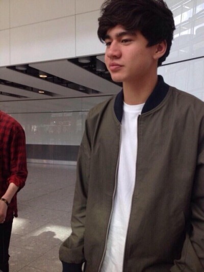 happyluek:  cal looks warm and soft. I want to hug him