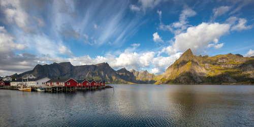 The Beauty of Lofoten It’s moments like this, with the sun hitting the majestic mountain range