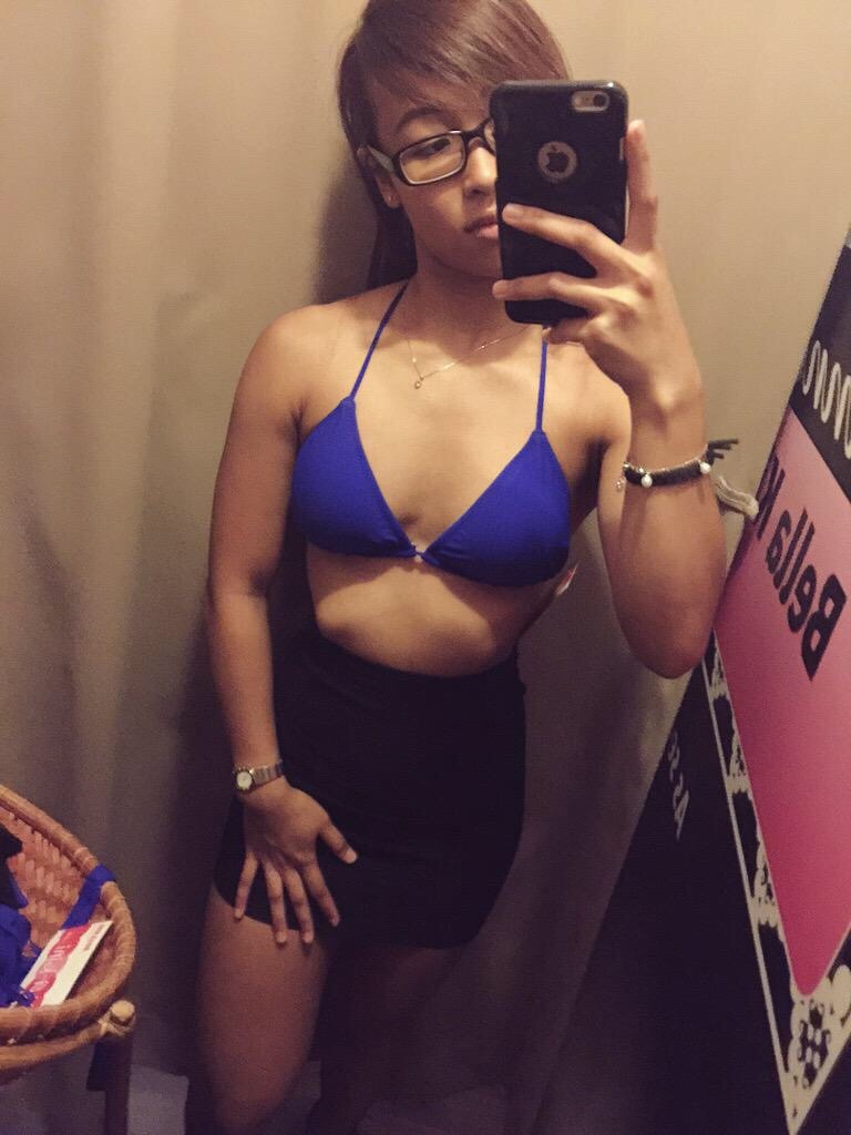 ramufila:  sggate666:  holycalzone:  Rema MelatiI have her full set. PM to trade