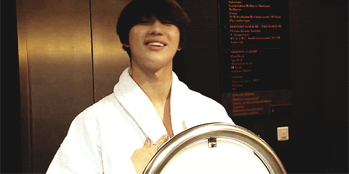 loeysenpai:   39/100 gifs of taemin  