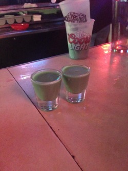 fronttbutts:  Girl Scout cookie shots. Omg.