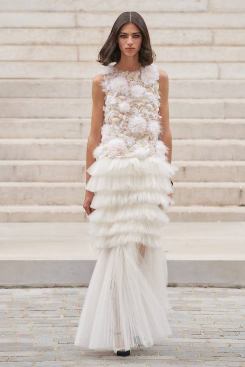 Chanel by Virginie Viard, Fall 2021 Couture Credits:Damien Boissinot - Hair StylistTom Pecheux - Mak