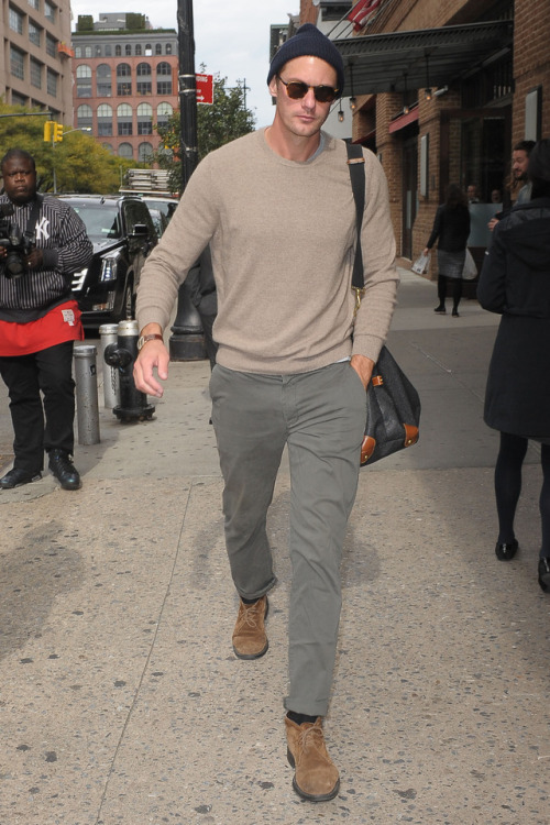 alexanderskarsgardonline: Alexander Skarsgard out in NYC on 10/26/17 (+)