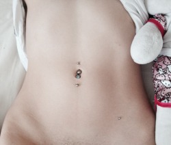 kittywanks:  i need my other hip pierced