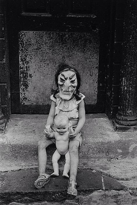saturnaliatenebrae93:   Diane Arbus, Masked Child with a Doll, N.Y.C., 1961  