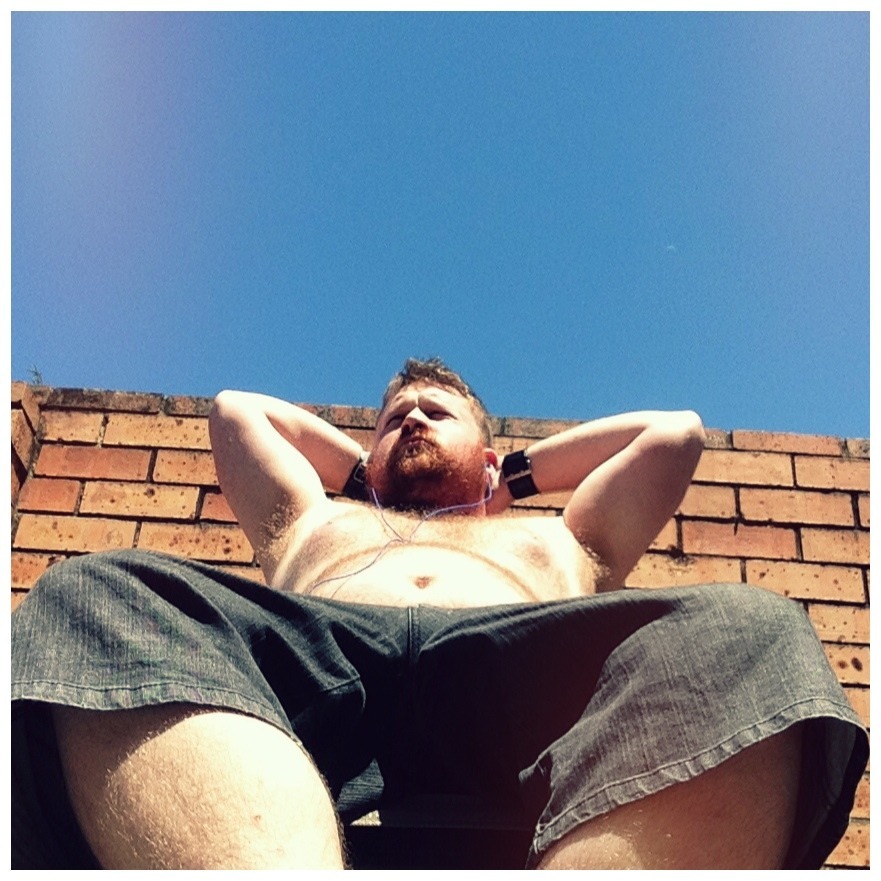 inkedfatboy:  deckocub:  Enjoying my last weekend of Summer  This boy is hot!!! 