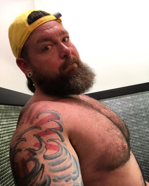 chadillacjax:  Preworkout still kickin post workout #gymlife #tattedmuscle #chesticles #musclebear #gaylifter #gaymuscle #beardlife #beardedgay #beardedmuscle #inkedgays #cleanbulk #thick #thickfit  (at Planet Fitness)