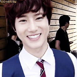wintershower:   suho’s angelic smile  