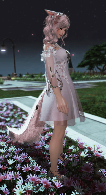 A sweet little flower dress, perfect for the flower gardens! ~ ❤ ❤ ❤