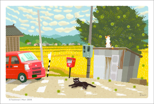 猫好きイラストレーター「もり としのり」が描く、〜四季を旅する猫〜『たびねこ』のイラスト「栗の木と郵便車」です。黄金色の田んぼが広がっています。広場のポストの横には大きな栗の木があって、三毛猫が実が落