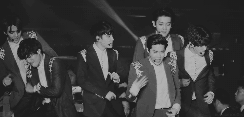 blondejongin:look at ‘em go
