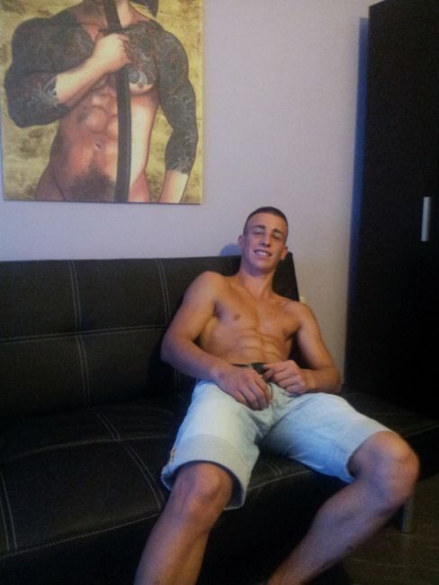 colungafrank:  19 yo Italian Escort 