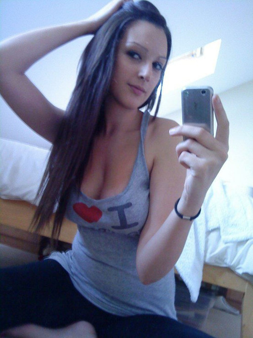 chrisnaustin:  I want her body!  I luv her too
