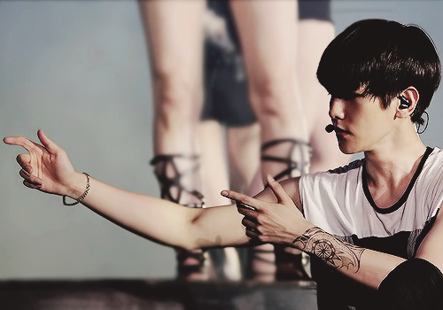 baekzone:  Baek’s squishy arms and beautiful hands ;;; 