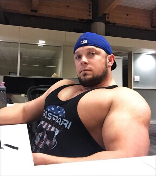 prestonbrok:Late night at the office, post gymHis pumped…maybe he needs a little relax&hellip