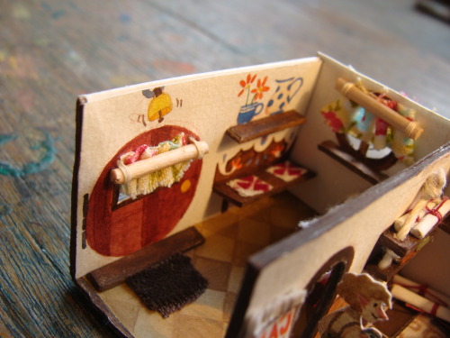 s-u-w-i:tiny Bag End in the matchbox (with Bilbo bringing tea to ill Frodo :3 ) ^^another work for s
